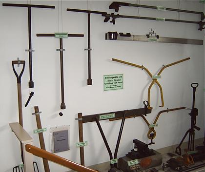 Handwerkszeug und Gerätschaften für den Gleisbau von Hand