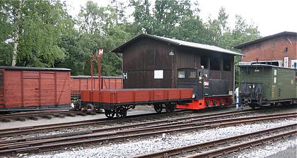 T 36 002 vor dem Lokschuppen in Bertsdorf