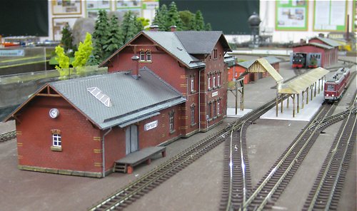 Empfangsgebäude Bertsdorf, Gleisseite