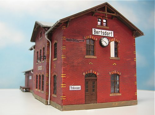 Empfangsgebäude Bahnhof Bertsdorf, Giebelseite am Bahnsteig