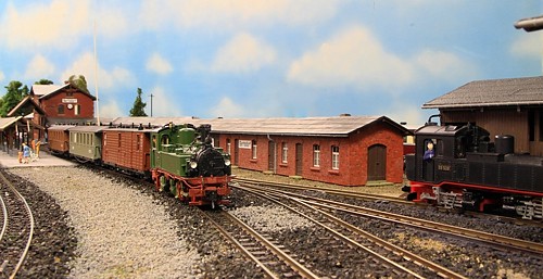 "Sachsenzug" im Bahnhof Bertsdorf