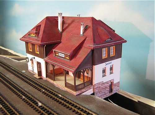 Empfangsgebäude Jonsdorf - Bahnsteigseite Empfangsgebäude Jonsdorf - Bahnsteigseite