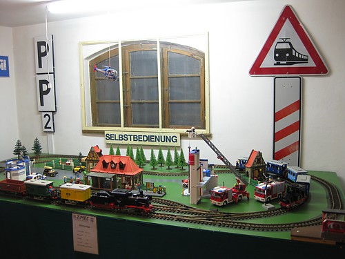 Spielanlage mit Feuerwehr Spielanlage mit Feuerwehr