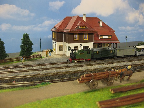 Bahnhofsszene im Kurort Jonsdorf Bahnhofsszene im Kurort Jonsdorf