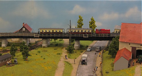 Ein erster Dieselzug wurde von der Diesellok 199 013 (ex. Lyd2) bespannt Ein erster Dieselzug wurde von der Diesellok 199 013 (ex. Lyd2) bespannt