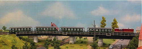 Die Schmalspurdiesellok 199 018, deren großes Vorbild mit der Typenbezeichnung L45H beim rumänischen Hersteller FAUR S.A. in Bukarest entstand Die Schmalspurdiesellok 199 018, deren großes Vorbild mit der Typenbezeichnung L45H beim rumänischen Hersteller FAUR S.A. in Bukarest entstand
