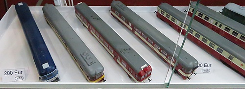 Triebwagen 842 008 mit anderen Modellen am Stand der tschechischen Firma MTB-Modell zur Messe "Modell - Hobby - Spiel" in Leipzig Triebwagen 842 008 mit anderen Modellen am Stand der tschechischen Firma MTB-Modell zur Messe "Modell - Hobby - Spiel" in Leipzig