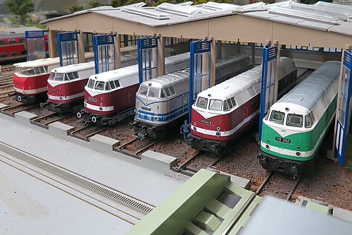 Lokparade von Lokomotiven der Baureihe V 180 / BR 118 am Diesellokschuppen Lokparade von Lokomotiven der Baureihe V 180 / BR 118 am Diesellokschuppen