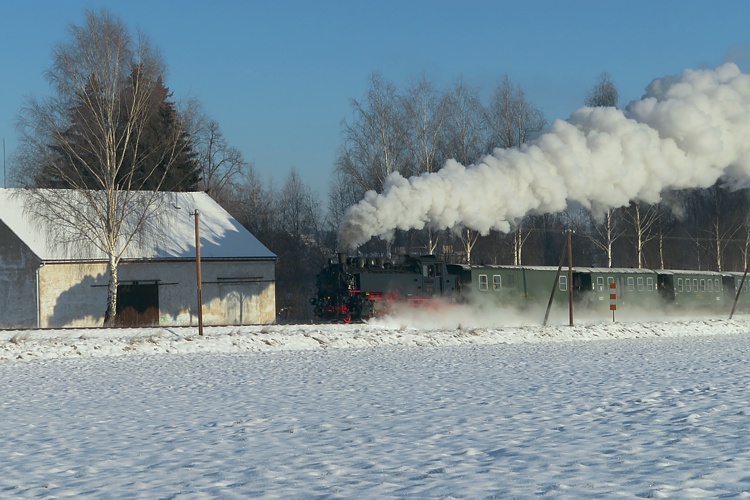 Scheune bei Olbersdorf an den Bahngleisen