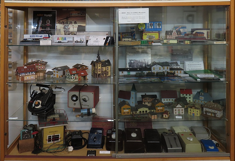 Ausstellungsvitrine 1 Ausstellungsvitrine 1