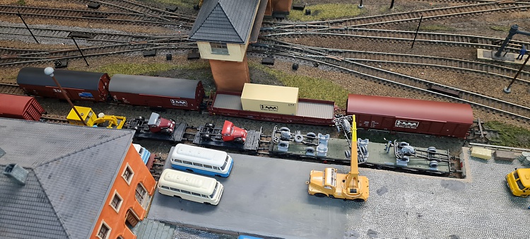 ROBUR-Fahrzeuge und Waggons