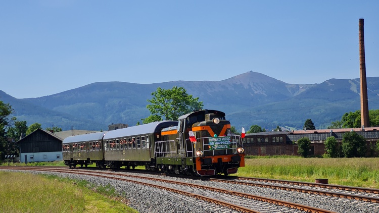 Retro-Zug der Eisenbahnfreunde aus Wroclaw / Breslau