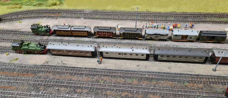 Luftaufnahme von den Bahnsteigen in Oybin