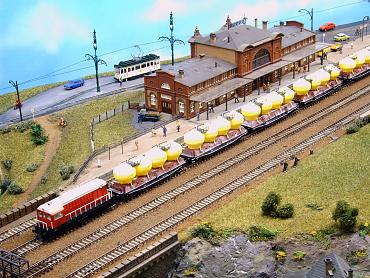 Bahnhof Mittelstadt mit tschechischem Güterzug