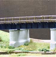 Seitenansicht der Brücke