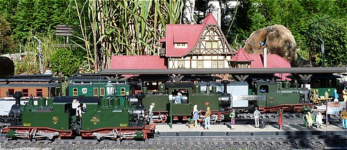 Drei Baureihen im Bf. Birkenstein - von links: IIK neu, IIK alt und IK