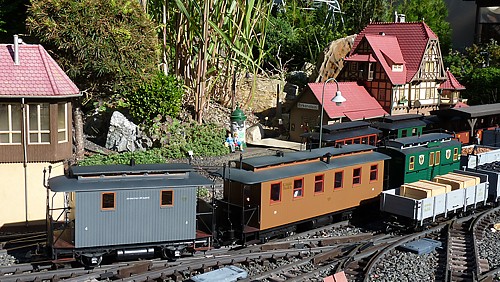 Links im Bild der graue "Arbeiter-Wagen" wurde als 4. Klasse geführt!