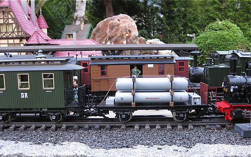 Der Kesselwagen mit dem Leuchtgas versorgte früher die Personenwagen. Der Kesselwagen mit dem Leuchtgas versorgte früher die Personenwagen.