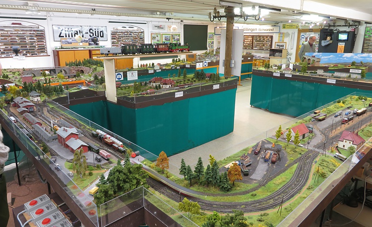 Bahnhof Bertsdorf mit Kurort Jonsdorf Bahnhof Bertsdorf mit Kurort Jonsdorf