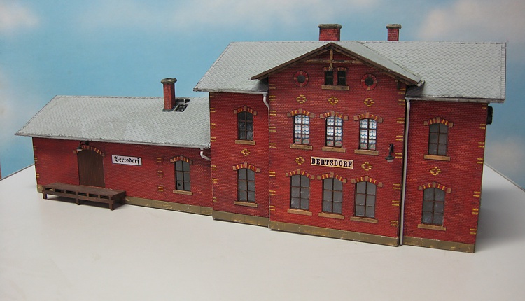 Empfangsgebäude Bahnhof Bertsdorf Gleisseite Empfangsgebäude Bahnhof Bertsdorf Gleisseite