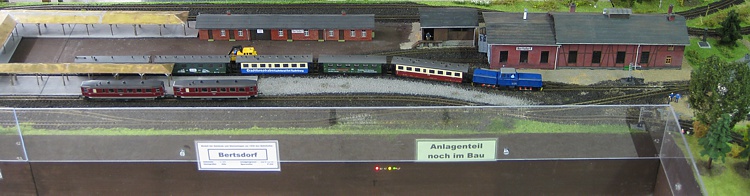 Doppelausfahrt aus dem Bahnhof Bertsdorf Doppelausfahrt aus dem Bahnhof Bertsdorf