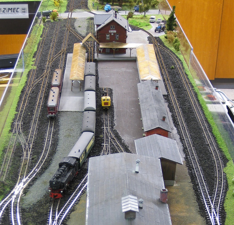 Doppelausfahrt aus dem Bahnhof Bertsdorf Doppelausfahrt aus dem Bahnhof Bertsdorf