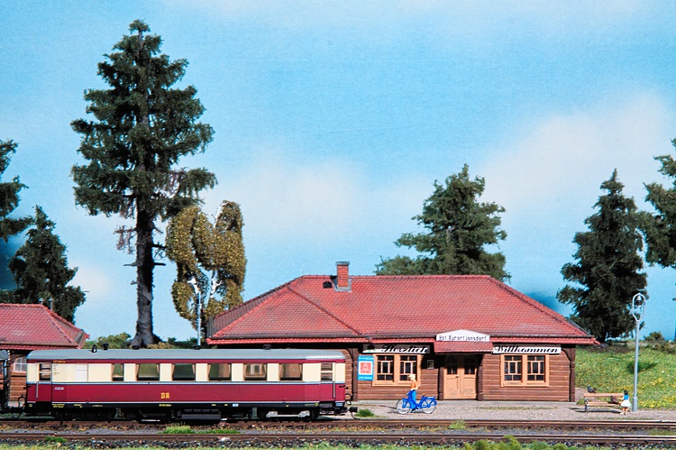 Empfangsgebäude von Jonsdorf Haltestelle