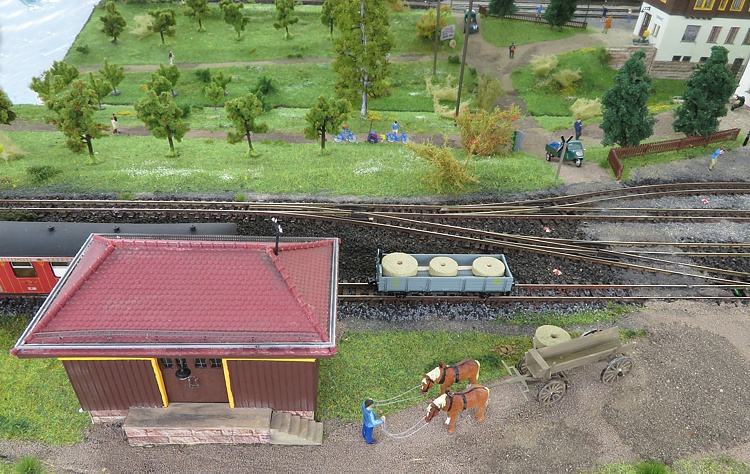 Mühlsteintransport per Eisenbahn