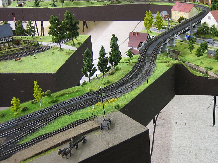 Das 45° Bogenmodul mit den Joggern zur Ausstellung 2006