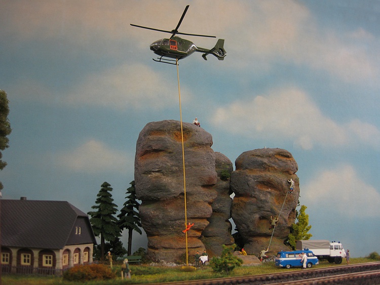 drehende Rotorblätter am Hubschrauber