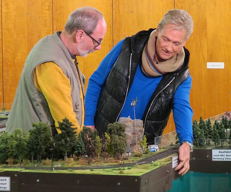 Uwe Kaiser mit Moderator und Sänger Olaf Berger