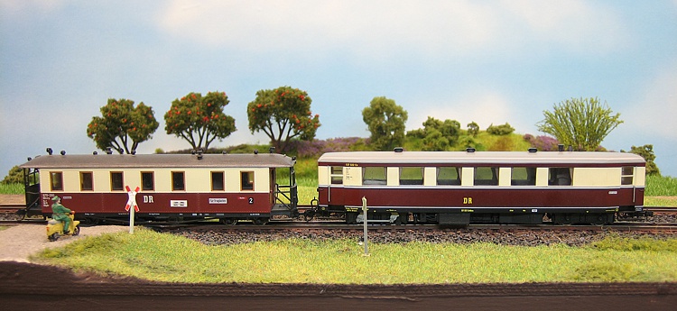 Schmalspurtriebwagen VT137 322 hat die Vorfahrt Schmalspurtriebwagen VT137 322 hat die Vorfahrt