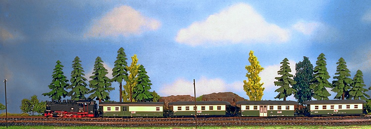 kurze "zweifarbige" Epoche bei der Zittauer Schmalspurbahn kurze "zweifarbige" Epoche bei der Zittauer Schmalspurbahn