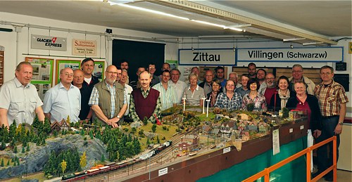 Gruppenfoto zum 50. Gründungsjubileum der Zittauer Modelleisenbahner