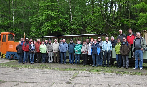 Gruppenfoto im Feldbahnmuseum Herrenleite