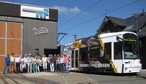 Gruppenbild bei der Historischen Strassenbahn Frankfurt Main Gruppenbild bei der Historischen Strassenbahn Frankfurt Main