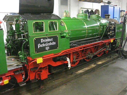 Lok Lisa in der Werkstatt der Parkeisenbahn Lok Lisa in der Werkstatt der Parkeisenbahn