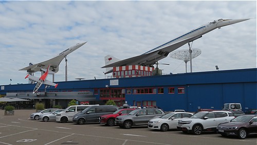 Überschallflugzeuge "Concorde" (links) und Tupolev "TU 144" (rechts) Überschallflugzeuge "Concorde" (links) und "TU 144" (rechts)